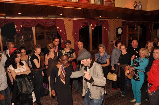 min 2011 11 19 pub 098